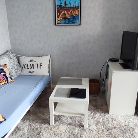 Celine Et Jose Apartamento Cubzac-les-Ponts Exterior foto